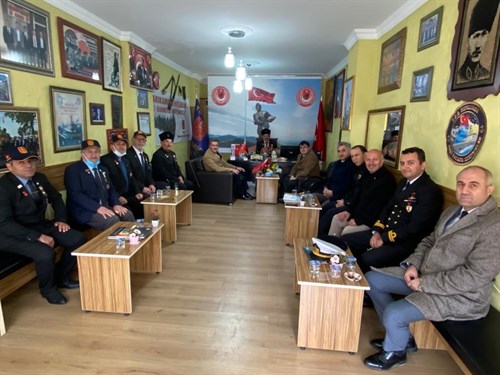 Kaymakamımız Gürkan Üçüncü Cumhuriyet Başsavcısı Adem Çalış ve protokol üyeleri Gazilerimizi Gaziler Derneğinde ziyaret ettiler.